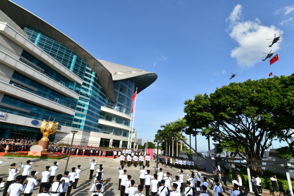 中華人民共和國成立七十五周年慶祝活動升旗儀式。（盧江球攝）