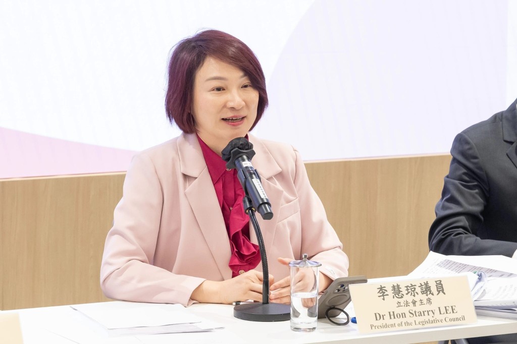 全國人大常委、立法會主席李慧琼分享人大常委會工作報告。