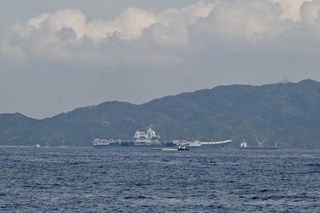 山東艦今早由本港東南面進入香港水域。
