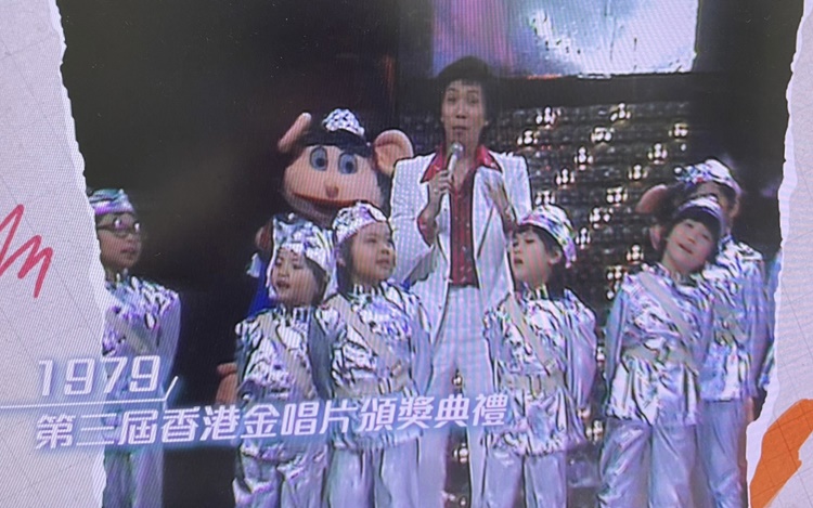 《跳飞机》系当年红极一时嘅儿歌。