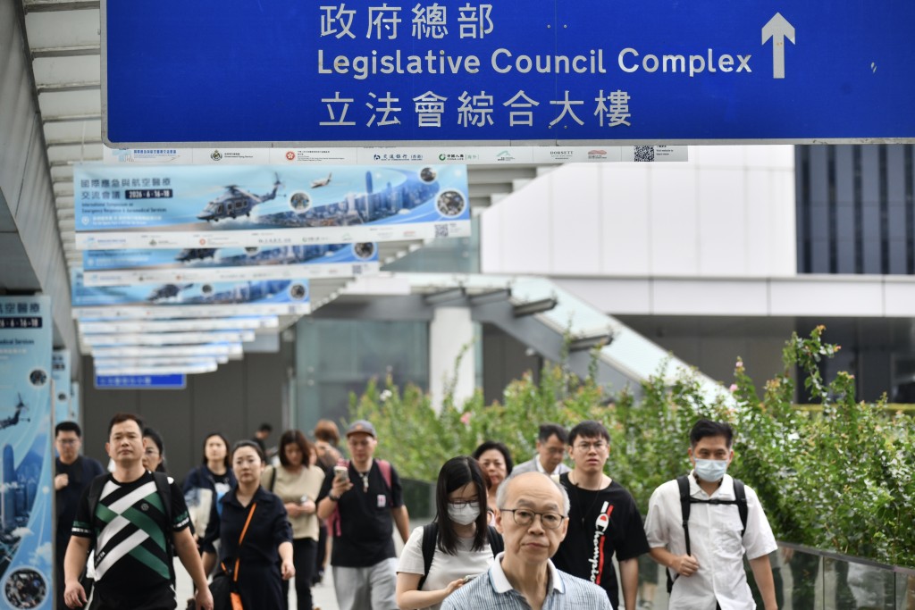 公務員將劃一加薪2%。資料圖片 公務員將劃一加薪2%。資料圖片