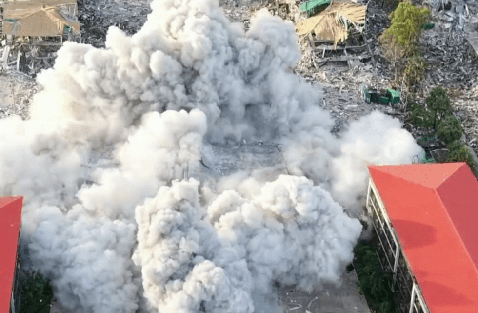 緬甸軍政府公開炸毀KK園區建築物的畫面。  緬甸軍政府