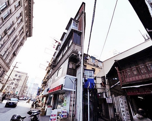 上海「紙片樓」最近成為打卡熱點。