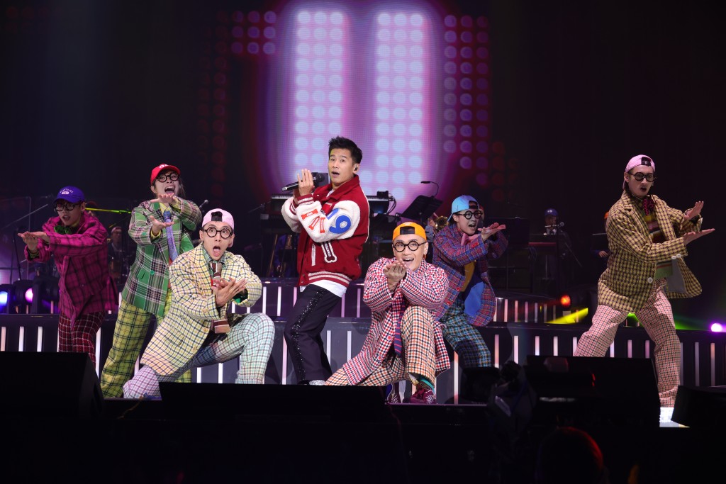 除了與粉絲互動及預演叱咤頒獎禮表演，50METHING迎來的首場演唱會，當然要演繹多首林海峰有份創作的作品。