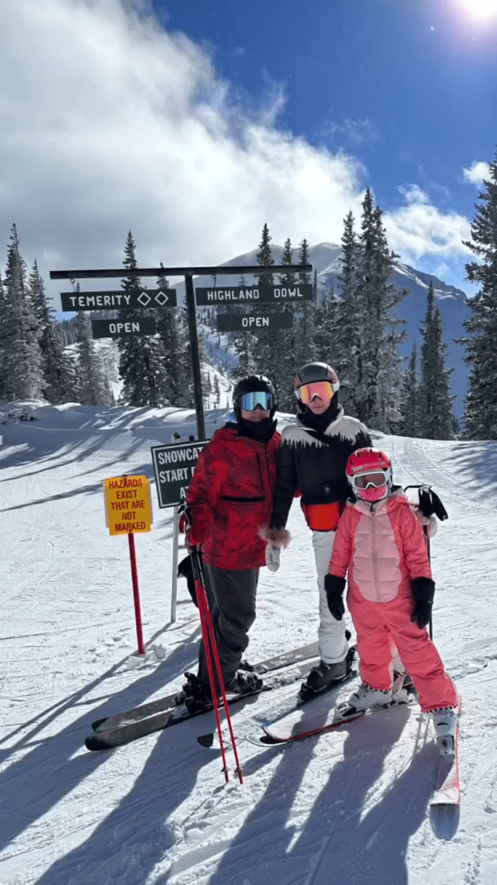 林恬兒與丈夫何正德早前帶囡囡去滑雪。