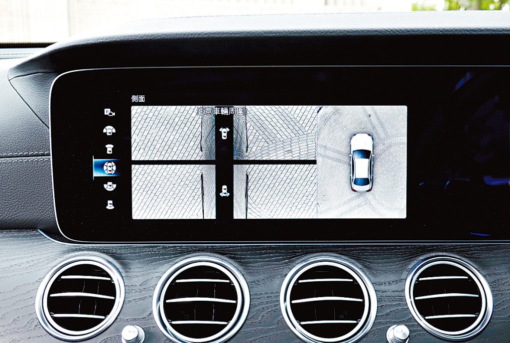 360度環迴鏡頭連鳥瞰圖像，倒車泊位自然倍感輕鬆安全。