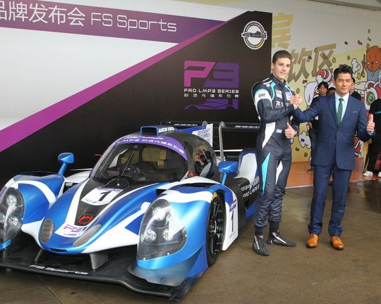 阿城与车队首席车手Olivier Lombard