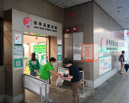 過去一日，共有約15,300人接種疫苗。