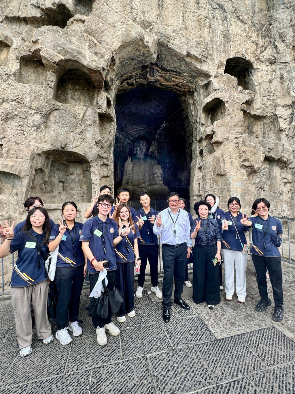 洛阳龙门石窟是国家级瑰宝，青年领袖参观后深有所感。