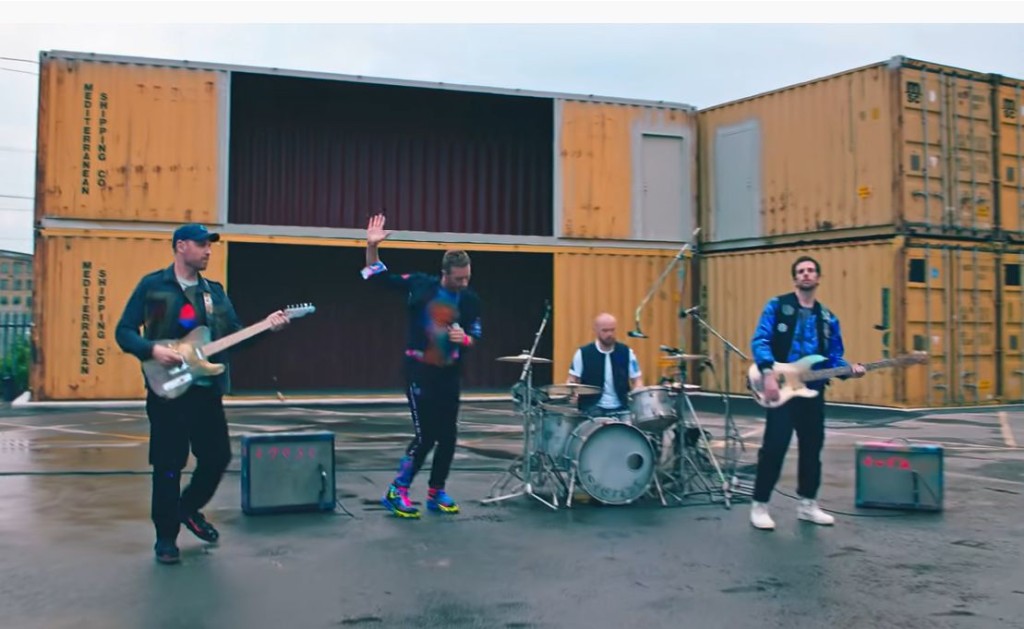 《Higher Power》MV。