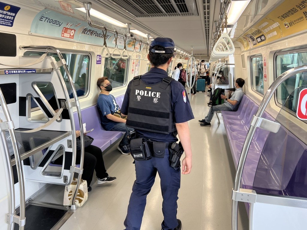 有民眾宣稱將在桃園機場捷運列車上隨機殺人，當地警方加強戒備。中央社