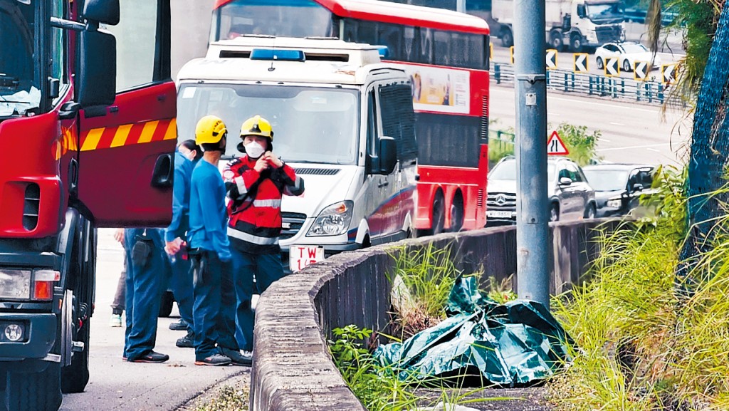 屯門公路旁驚現屍體，警員到場調查。圓圖為巴基斯坦籍男死者Fida。