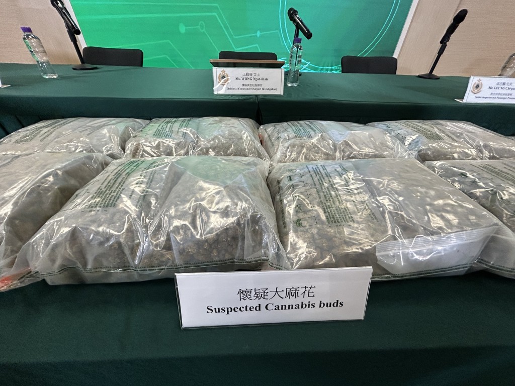 海关于15名抵港旅客发现112公斤各类毒品，逾半涉及大麻。