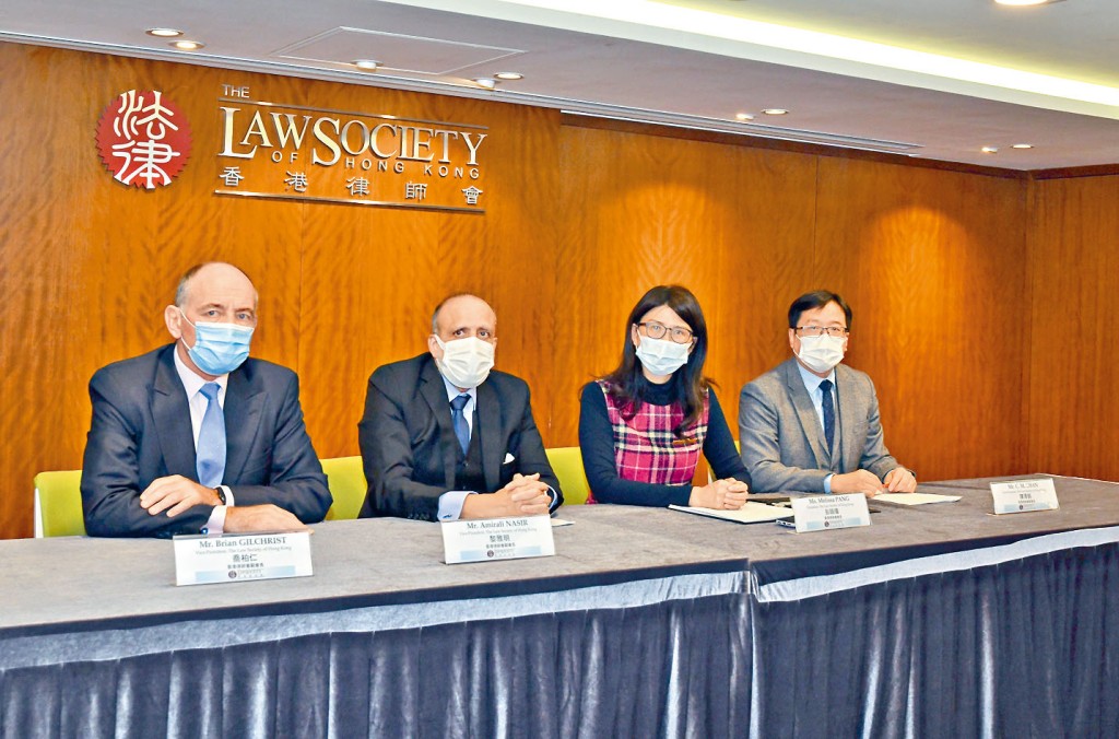 2020年底,黃馮律師行因違規被接管,香港律師會開記者招待會交代情況。