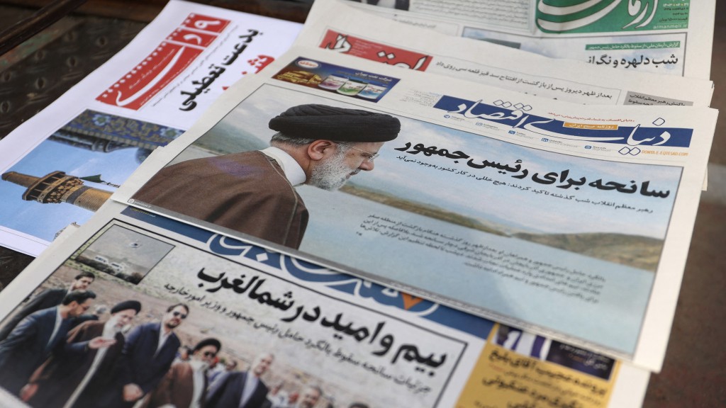 伊朗總統萊希在直升機墜毀事故中罹難，當地報章頭版報道。 路透社