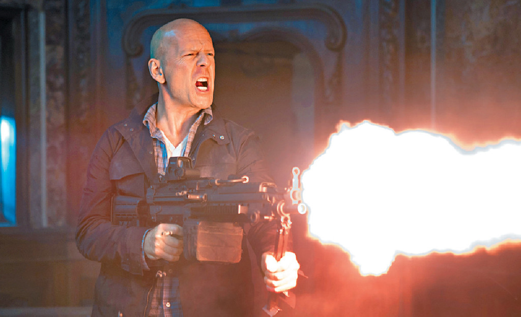 ■布斯在大銀幕中的不死鐵漢形象深入民心。 ■布斯在大銀幕中的不死鐵漢形象深入民心。