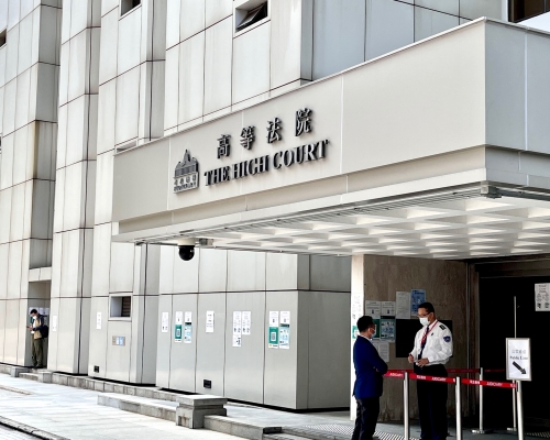 X今出庭遭辯方律師盤問。資料圖片
