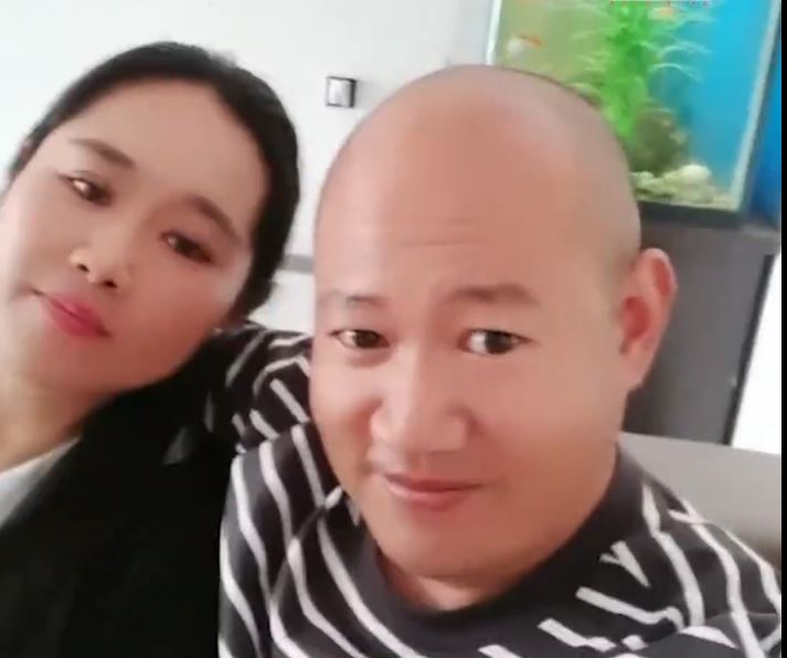 丈夫并没责怪妻子因为好奇烧毁自己的“九尾狐”。