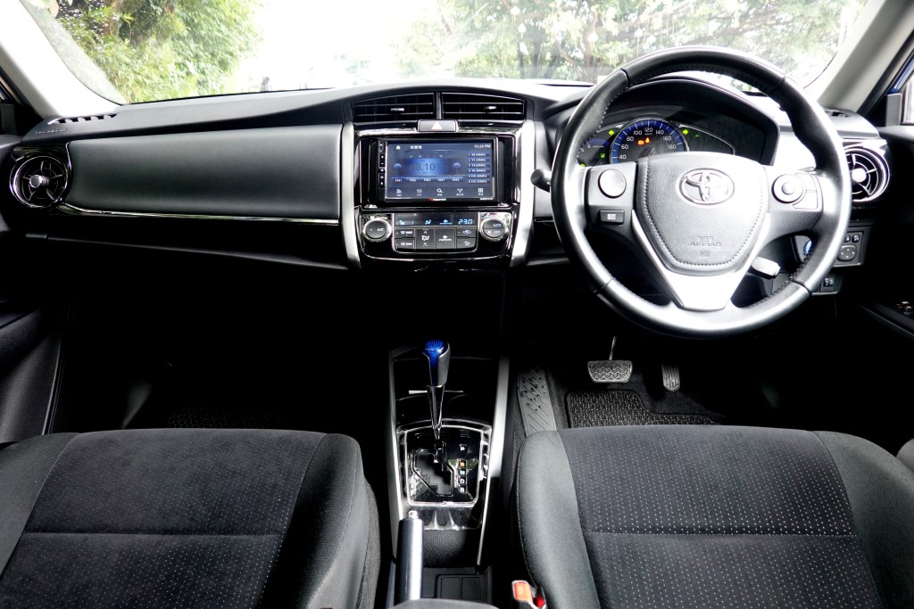 ●車廂裝備包括恆溫冷氣、觸控屏幕及泊車鏡頭等。