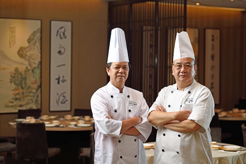 兩佔川菜名廚李志光師傅(右)梁業遠師傅(左)聯手炮製正宗四川風味。