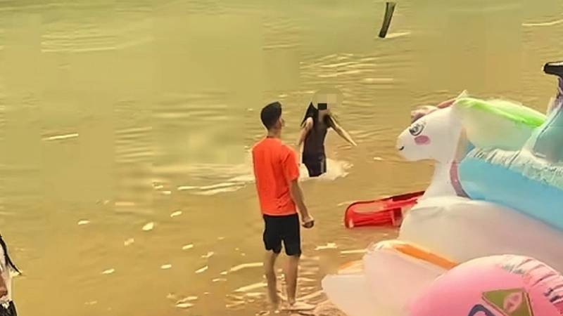 父攜兩子潮州「小桂林」坐充氣船翻側，19個月大男嬰遭急流沖走溺斃。