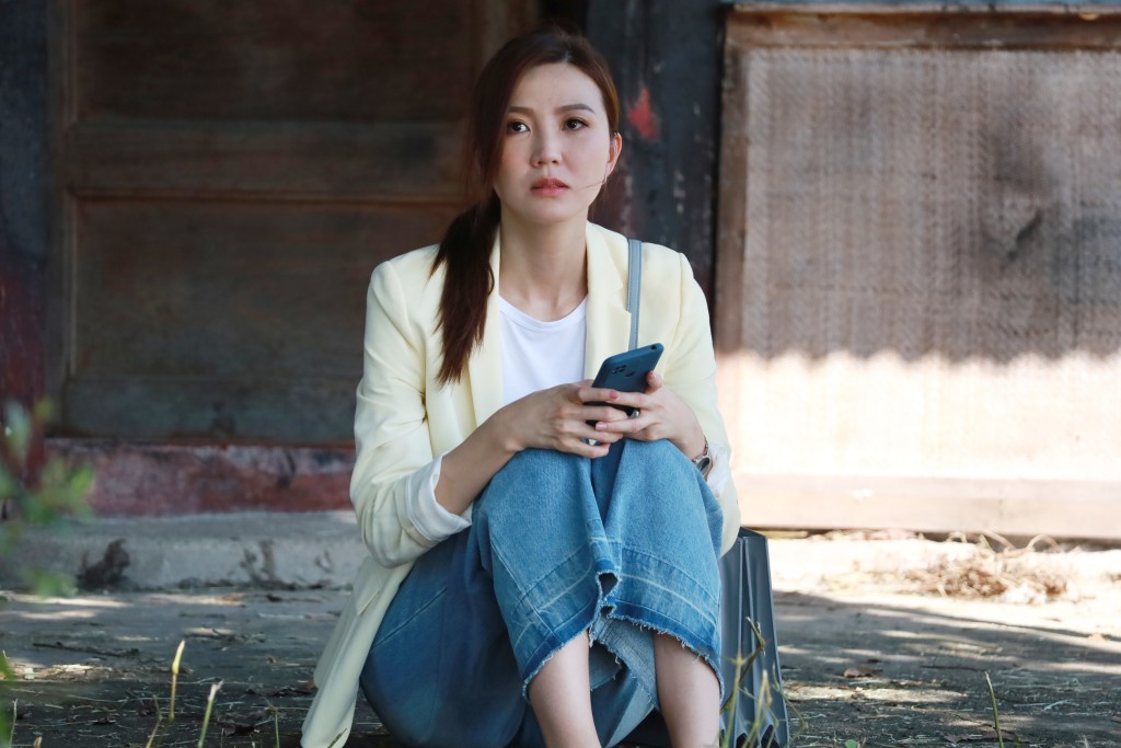 吳若希飾演單佩嘉（時尚雜誌編輯 / 港聞記者）