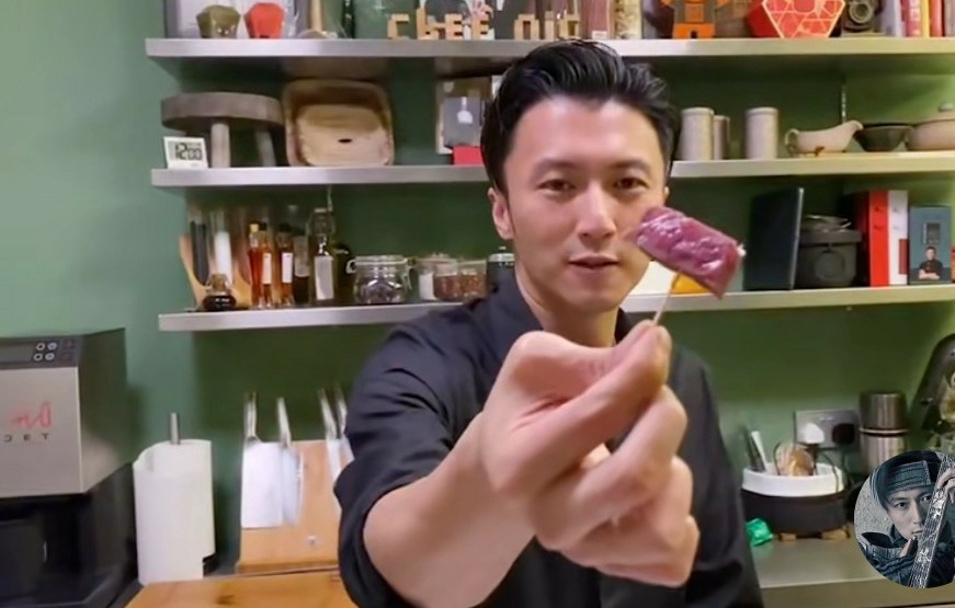 霆鋒簡單加了點海鹽去煎塊扒。