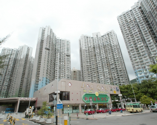 警華貴邨拘六翁。資料圖片