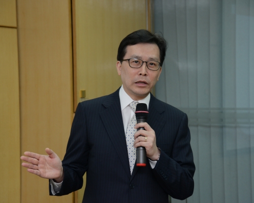 香港醫院藥劑師學會會長崔俊明指《蘋果日報》報道不實。資料圖片
