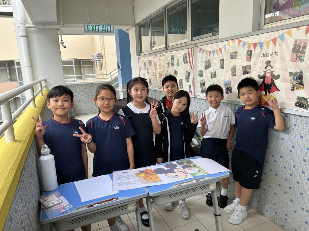 學生自主構思與設計的「明日之星」攤位遊戲，展現團隊合作精神。（受訪者提供）