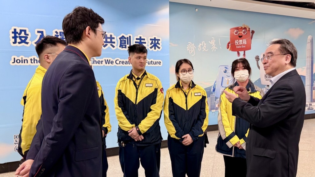 立法會選舉｜港鐵推多項便利及宣傳投票措施 歐陽伯權與金澤培今早代表公司及個人投票