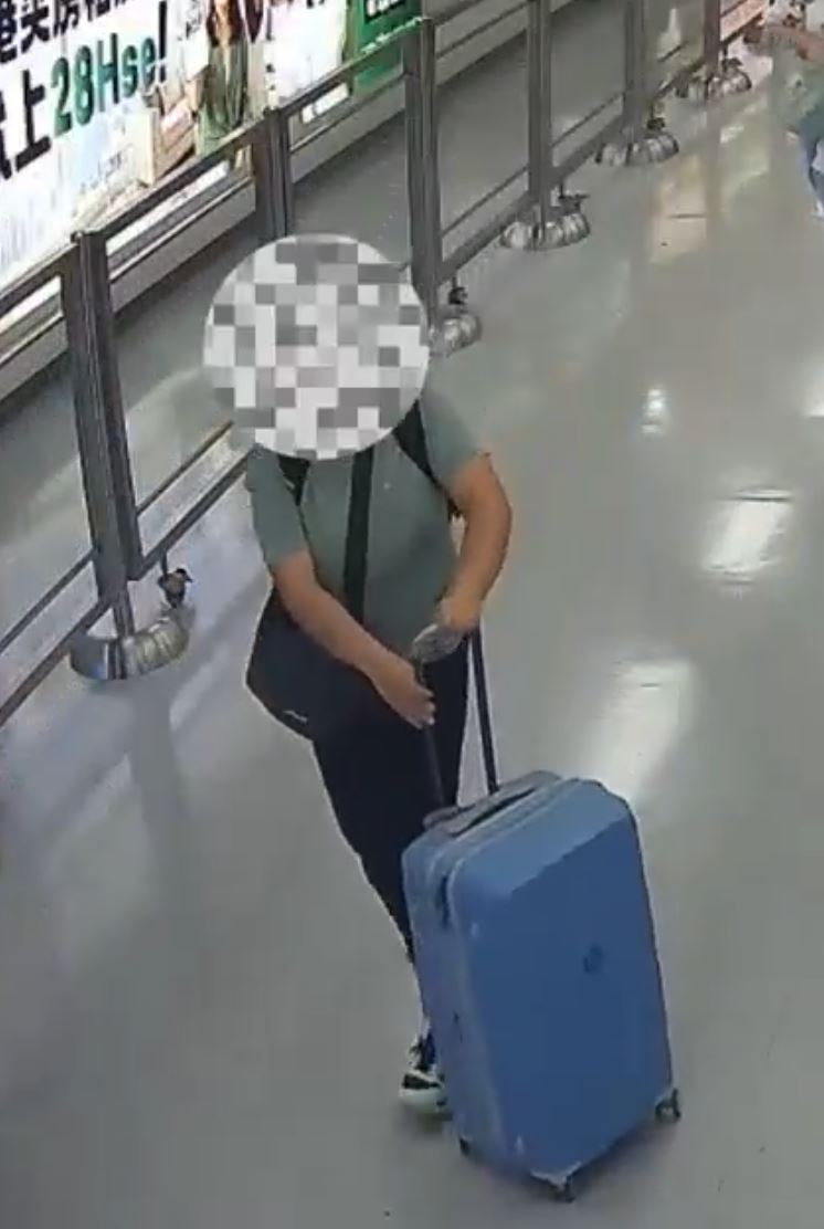 羅湖海關關員在出境女旅客行李搜出224枚漢至宋代古錢。海關發布