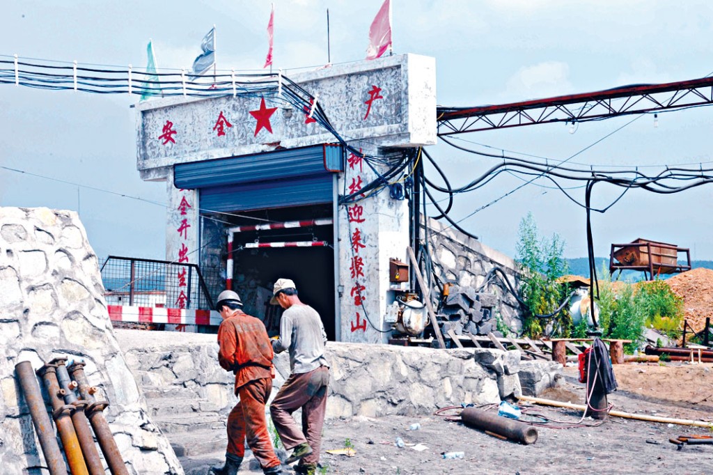 ■黑龙江鹤岗市煤炭资源枯竭，陷入困境。