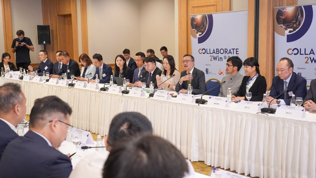 研討會以「Collaborate2Win」為主題,與當地商界、法律界朋友分享,香港如何以其一流的金融中心地位和普通法優勢與哈薩克斯坦協作共贏。林定國fb 研討會以「Collaborate2Win」為主題,與當地商界、法律界朋友分享,香港如何以其一流的金融中心地位和普通法優勢與哈薩克斯坦協作共贏。林定國fb
