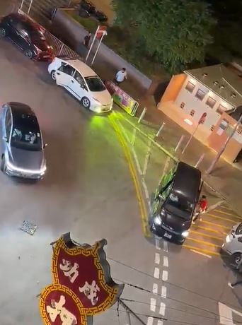 他們其後分批駕車離開。fb 車cam L（香港群組）ModestShark1165影片截圖 