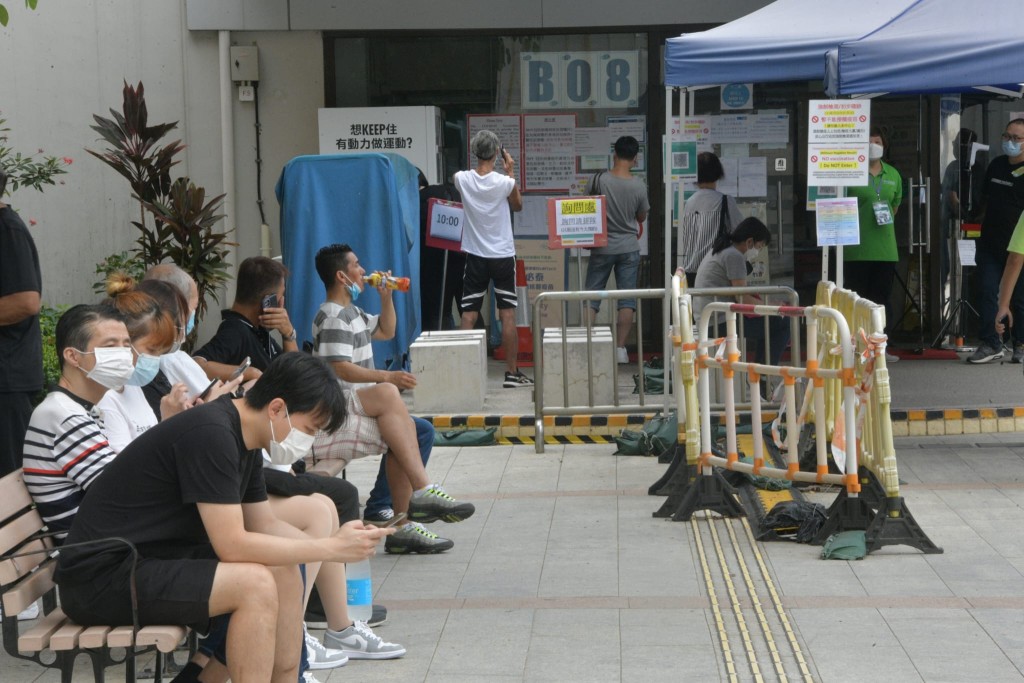 截至5月29日晚上8時，本港市民合共接種了約1696萬劑新冠疫苗。