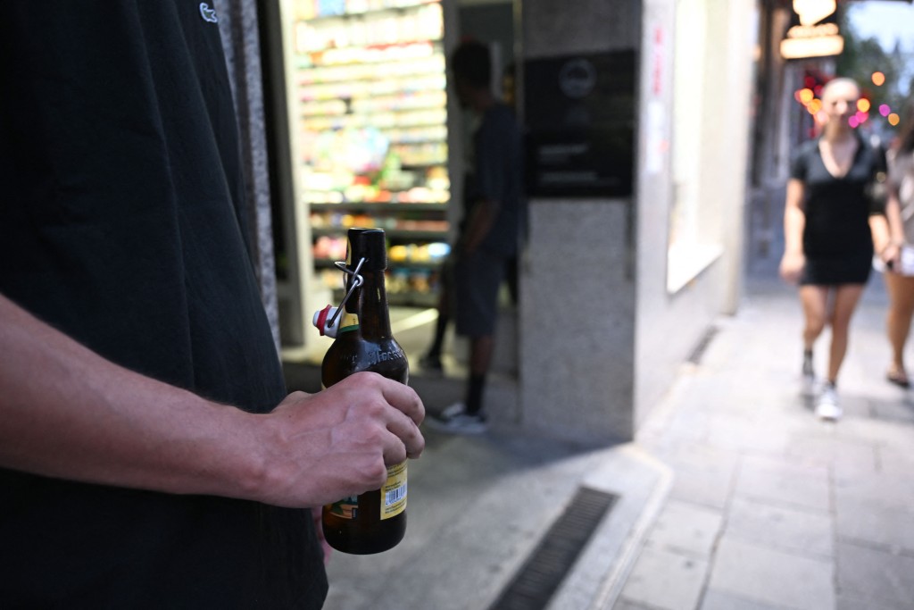 慕尼黑超市此前夜間禁售啤酒薯片。法新社