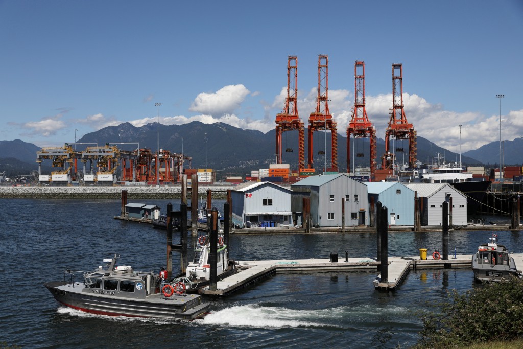 以往溫哥華港每年處理價值約3050億加元的貨物。路透社