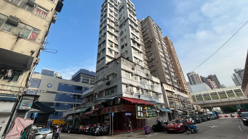 油麻地15岁少女单位内自缢,当场不治。蔡楚辉摄 油麻地15岁少女单位内自缢,当场不治。蔡楚辉摄
