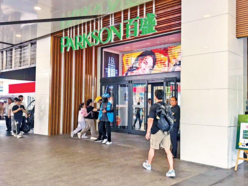 北京百盛復興門店曾經門庭若市。
