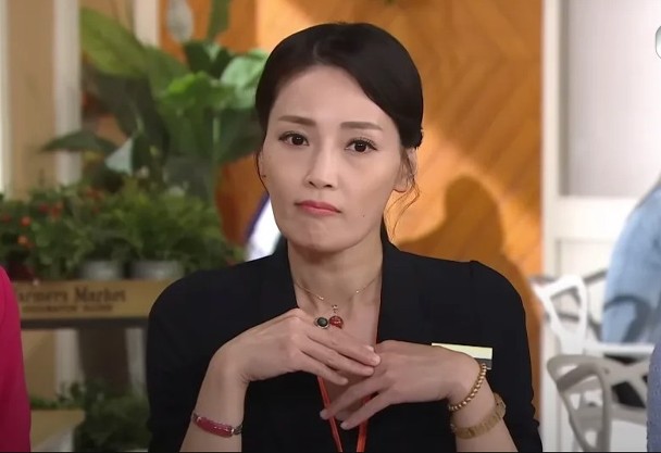 网民形容，做客服「被骂是常有的事」。（《爱回家》剧照）