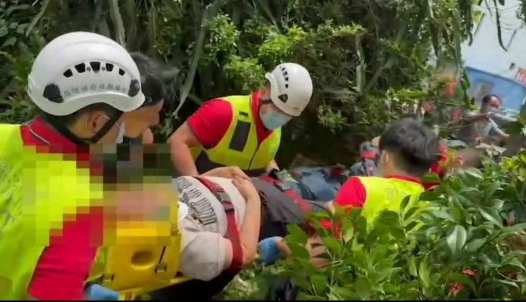 港女台湾玩滑翔伞失控坠落头脚受伤送医。