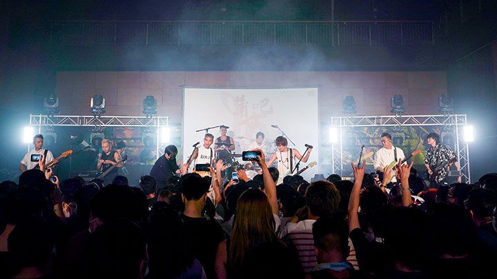 樂隊 KOLOR 聯同 ToNick為蒲吧20周年音樂祭共同演出。
