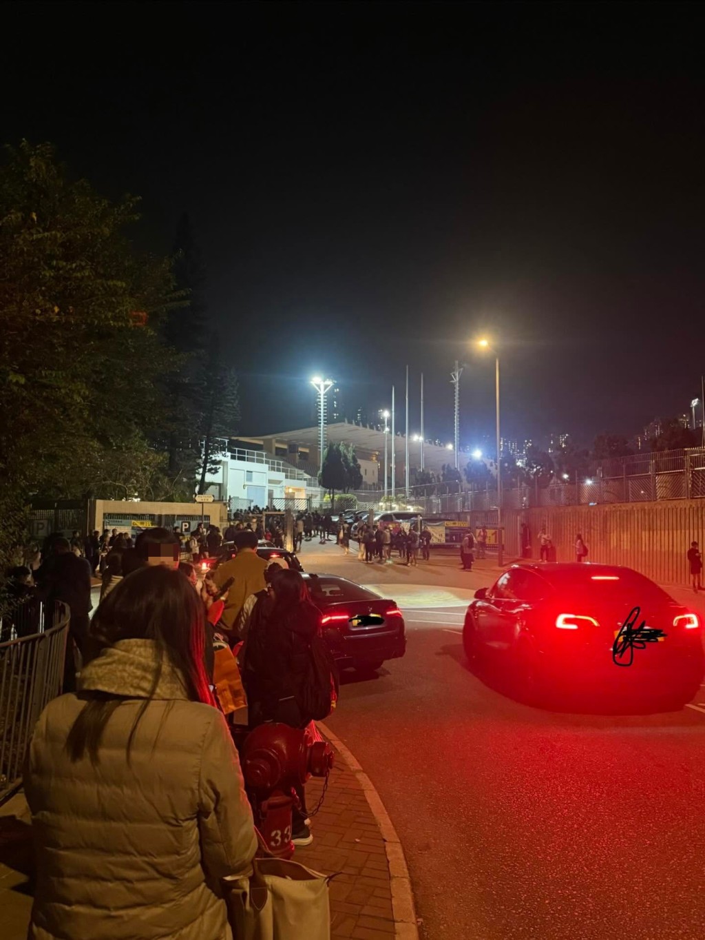 大批跑手等候進場。Threads圖片 大批跑手等候進場。Threads圖片