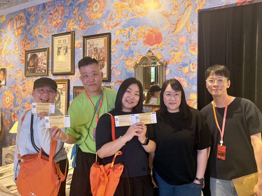 林憶蓮香港歌迷會會長 Lawrence（左二）期望未來可有更多融合創意、零售及文化元素的應援安排。