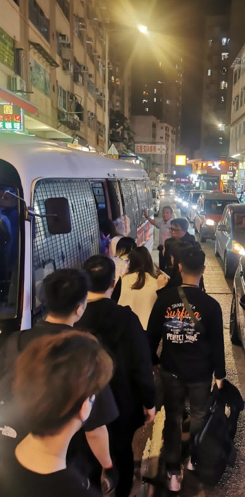 行動中,警方共拘捕203名男女。警方提供 行動中,警方共拘捕203名男女。警方提供