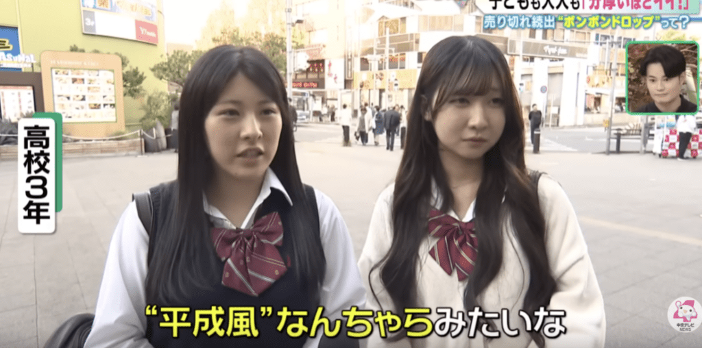 有電視台分析,這股熱潮源於日本「平成時代」交換貼紙的復古風,深受年輕人及中年女性歡迎。 有電視台分析,這股熱潮源於日本「平成時代」交換貼紙的復古風,深受年輕人及中年女性歡迎。