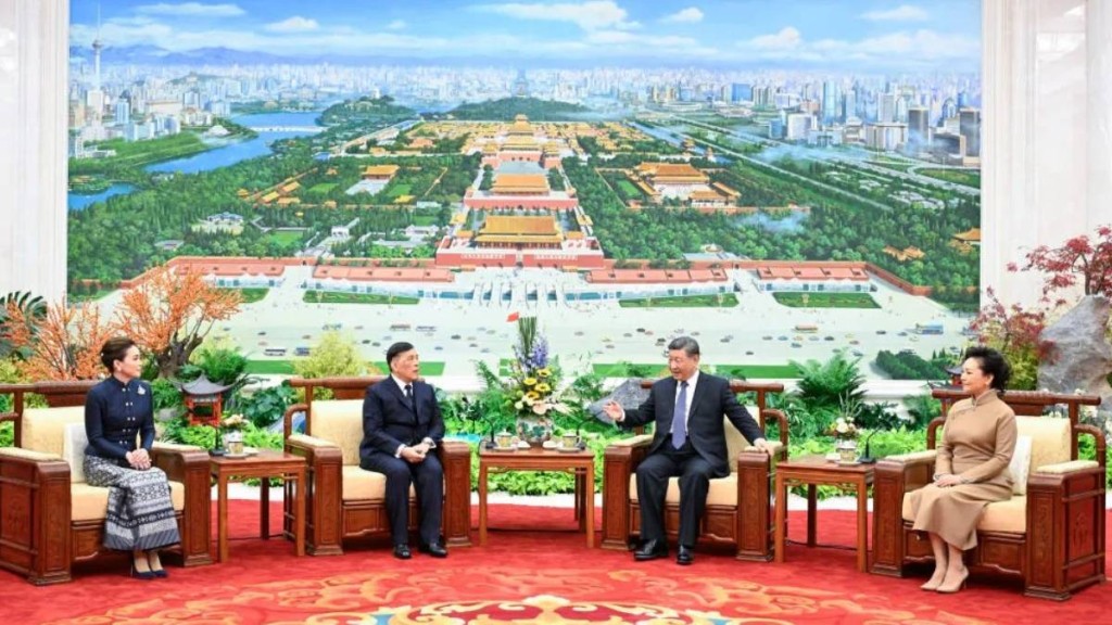 习近平会见泰王哇集拉隆功。新华社