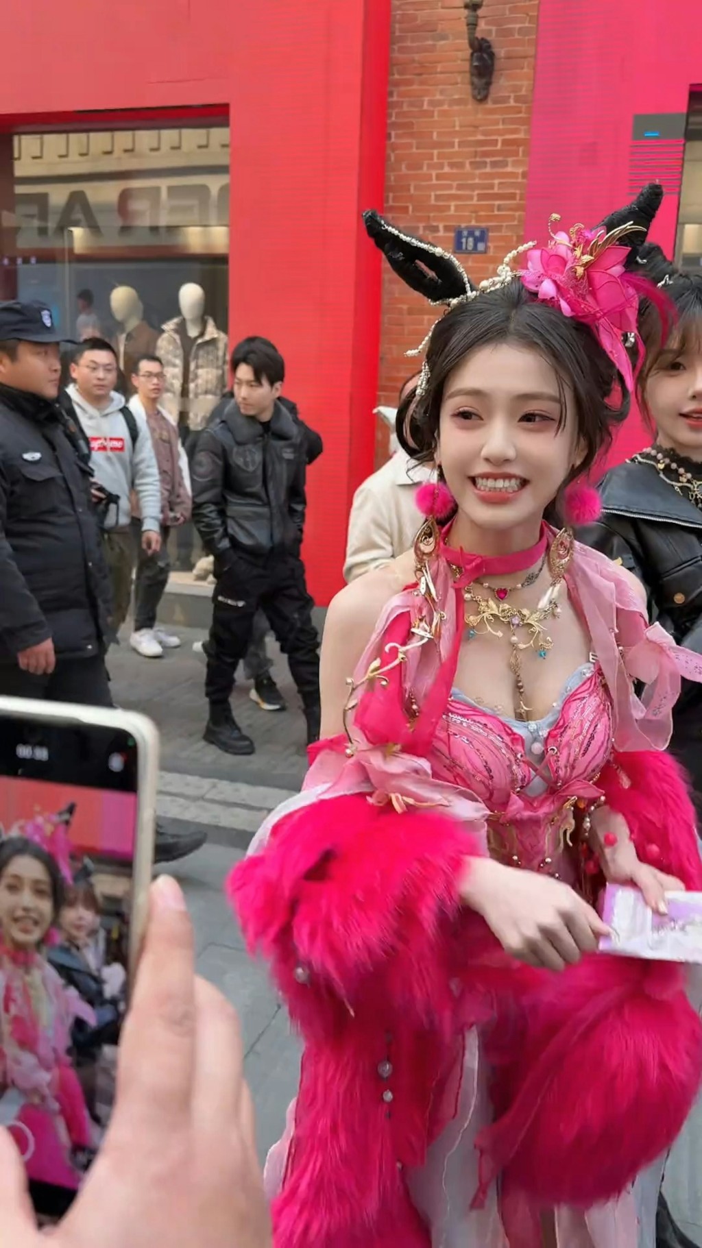 「我不叫龍蝦」抖音粉絲達579萬。IG 「我不叫龍蝦」抖音粉絲達579萬。IG