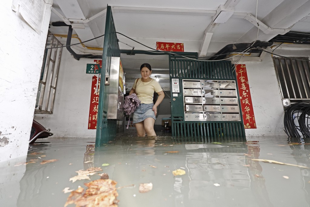 8月9日,受台風白海豚影響,上海普降大雨。 中新社 8月9日,受台風白海豚影響,上海普降大雨。 中新社